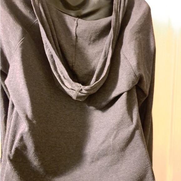 Women’s Top - Picture 2 of 2